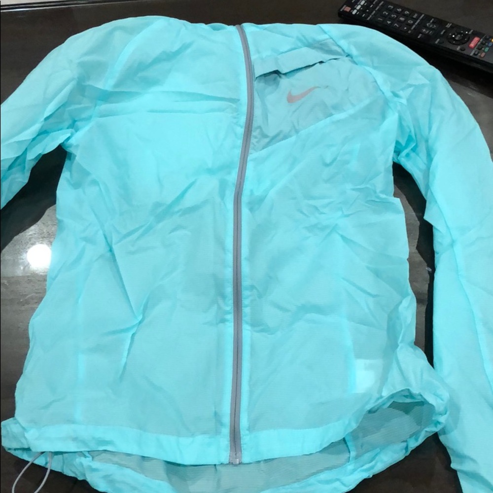 Nike Women’s Impossibly Light Jacket Small